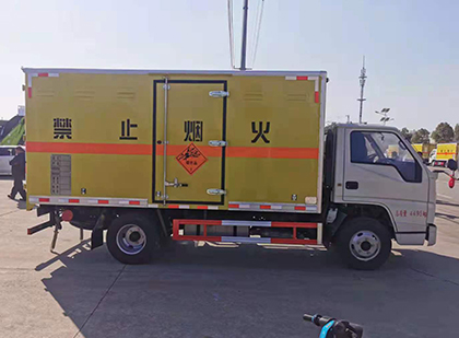 云溪爆破器材运输车工人安全操作规范与智能技术保障